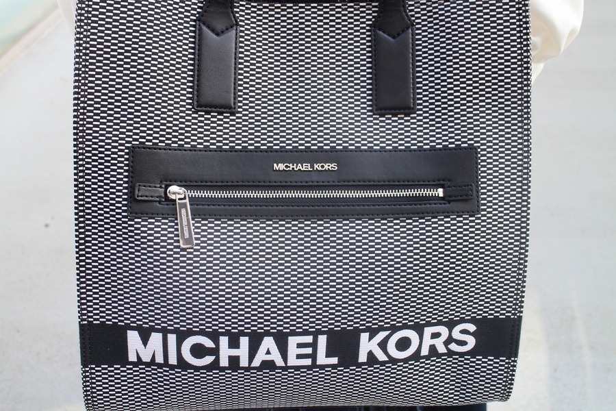 MICHAEL KORS/マイケルコース】よりロゴトートバッグ(35F0SY9T3J)が