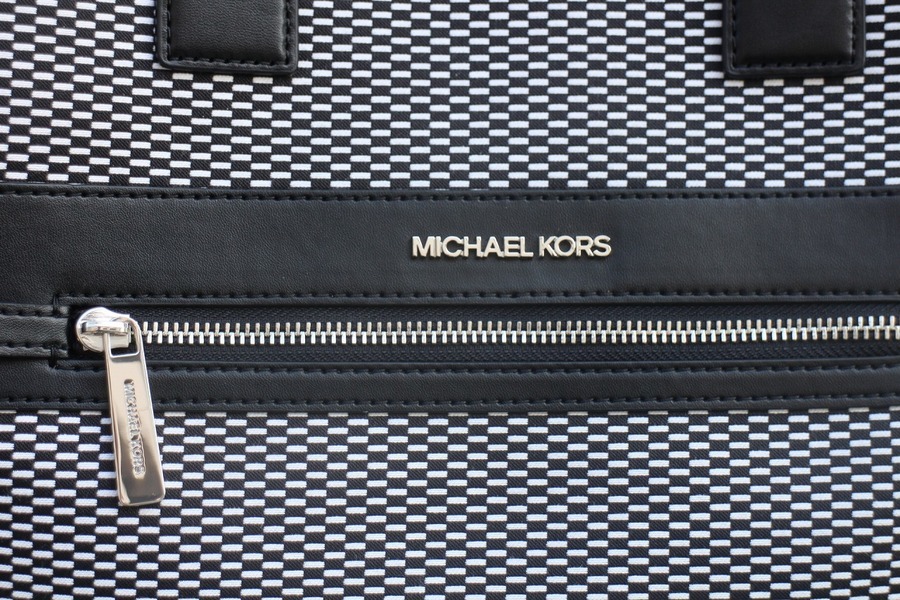 MICHAEL KORS/マイケルコース】よりロゴトートバッグ(35F0SY9T3J)が