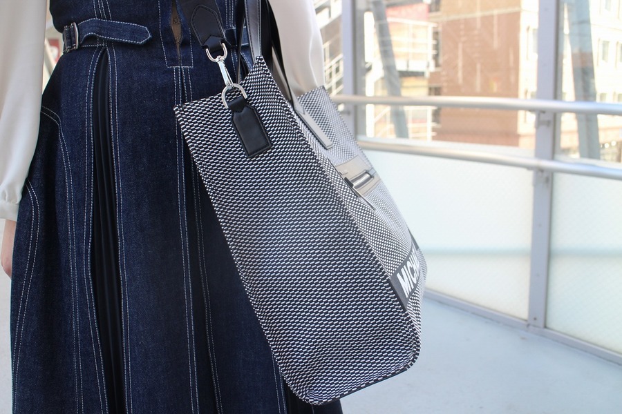 MICHAEL KORS/マイケルコース】よりロゴトートバッグ（35F0SY9T3J)が 