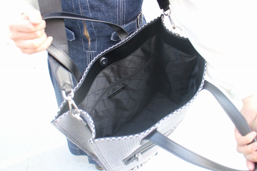 MICHAEL KORS/マイケルコース】よりロゴトートバッグ（35F0SY9T3J)が 