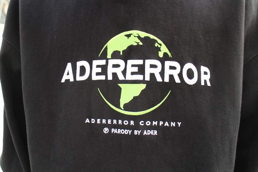 ADERERROR/アーダーエラー】よりエンブロイダリーロゴクルー
