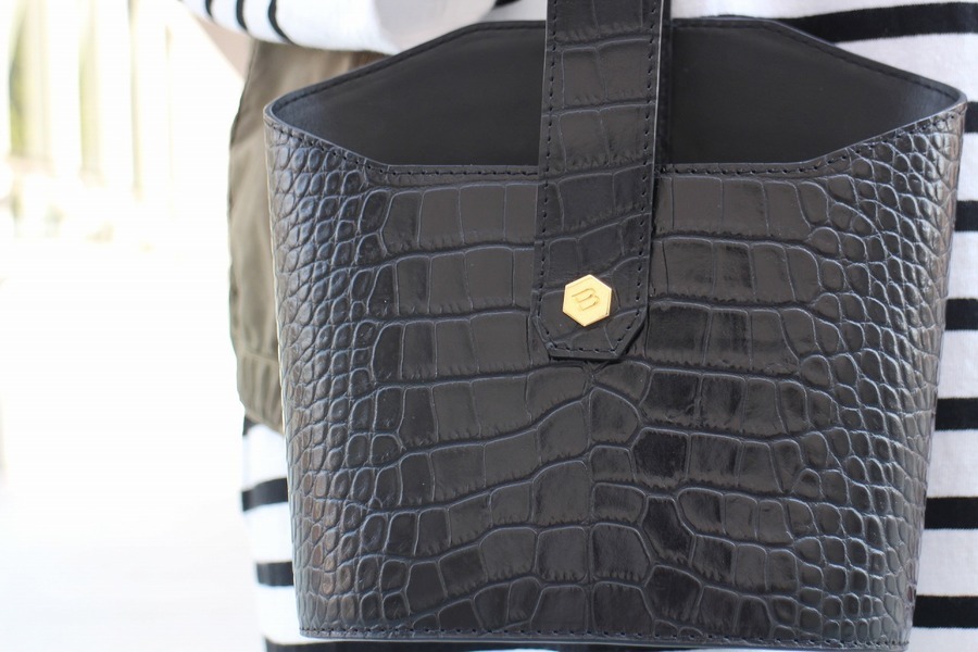 BALLEN PELLETTIERE/バレンペレッティエレ】よりクロコ型押しバケット