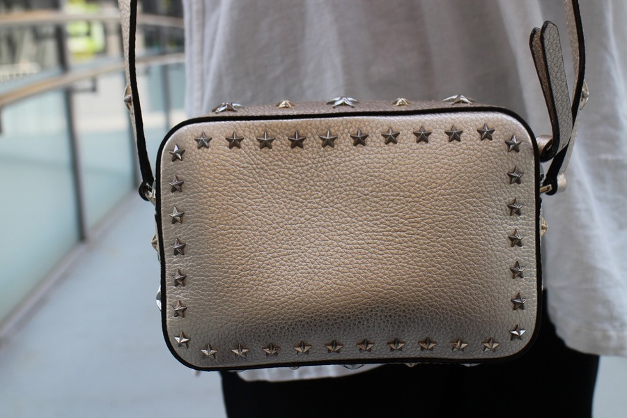 JIMMY CHOO/ジミーチュウ】よりスタースタッズショルダーバッグ 
