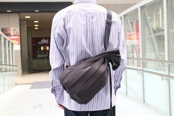 ISSEY MIYAKE/イッセイミヤケ】よりショルダーバッグ（IM02AG561