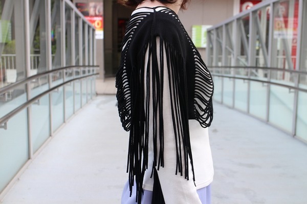 ISSEY MIYAKE/イッセイミヤケ】よりカットワークフリンジカットソー 