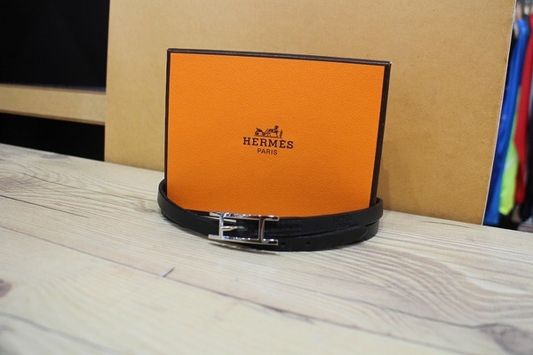 【HERMES】レザーブレスレット ビーアピ ドゥブルトゥール T2 エトゥープ レザーブレスレット 《ビーアピ》 ドゥブルトゥール | Hermès