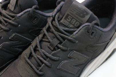 「スニーカーのNEW BALANCE 」