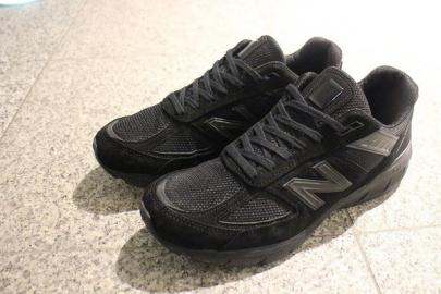 「スニーカーのNEW BALANCE 」