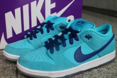 「スニーカーのNIKE SB 」