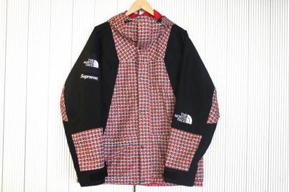 「コラボ・別注アイテムのSupreme×THE NORTH FACE 」