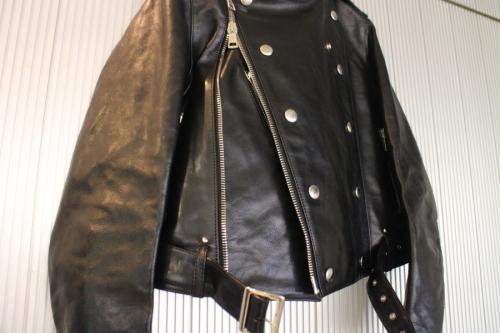 noir kei ninomiya/ノワールケイニノミヤ】よりホーススキンライダース