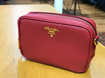 「ラグジュアリーブランドのPRADA 」