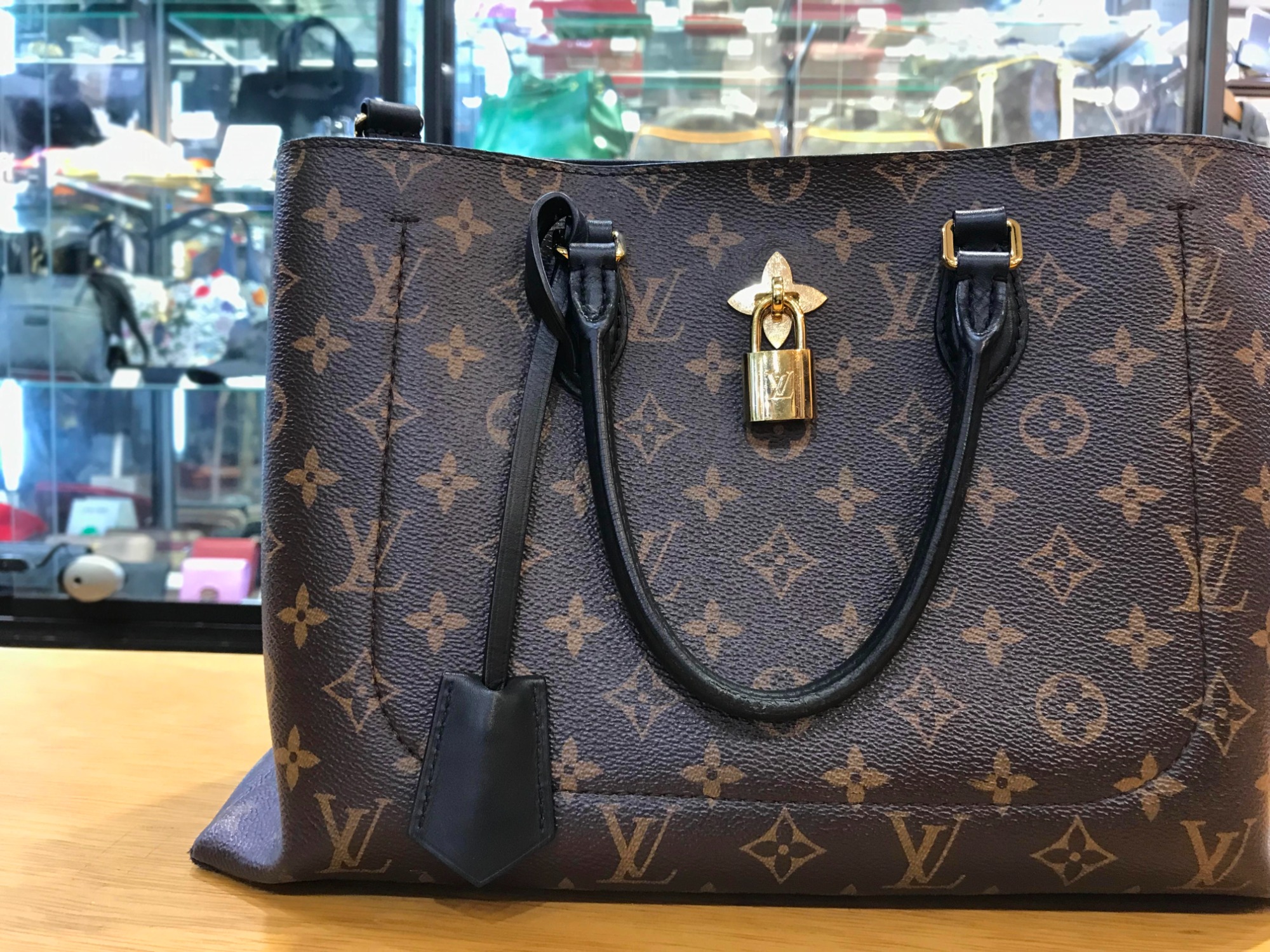 LOUIS VUITTON / ルイ ヴィトン】より、フラワートートバッグが買取