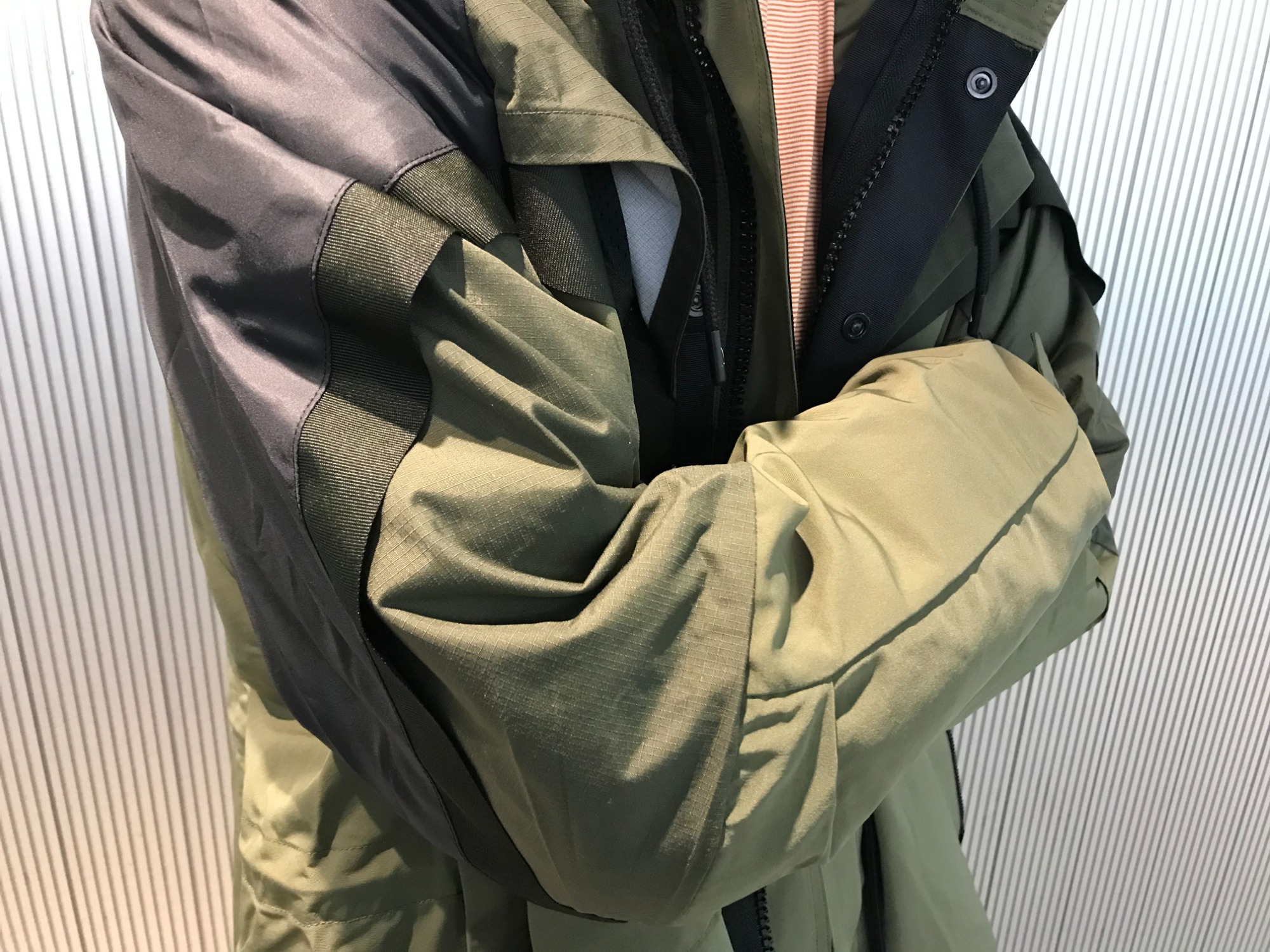 NIKE×sacai/ナイキ×サカイ】よりトレンチジャケットが買取入荷