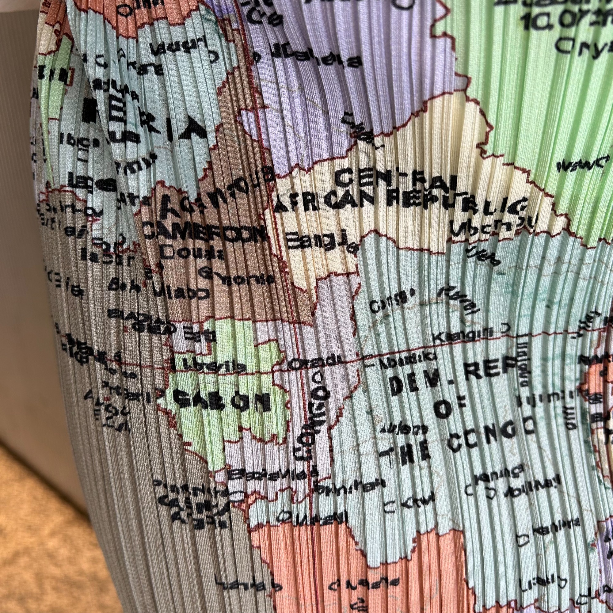 世界地図のスカート　プリーツプリーズ　PLEATSPLEASEタイトスカート