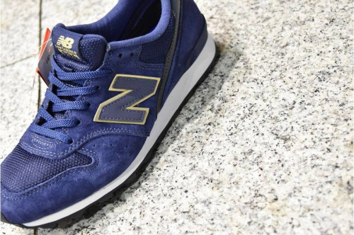 古着のスニーカー