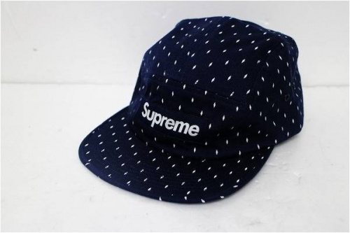SUPREMEのキャップ