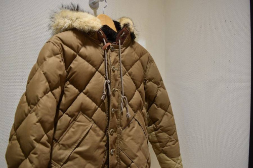 アウターのダウンジャケット