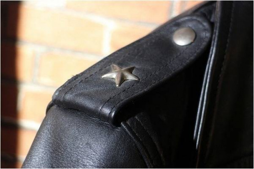 ショットのレザー