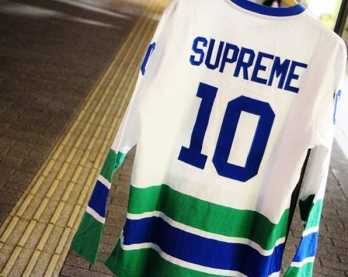 ストリートのSUPREME