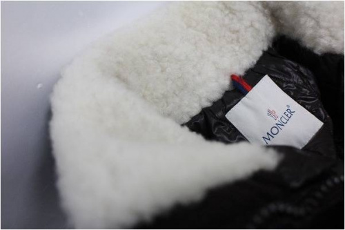 ダウンのモンクレール