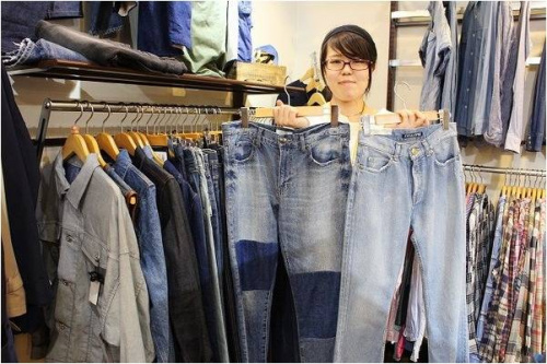 デニムのワイドパンツ