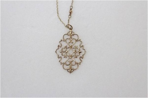 ネックレスのバングル