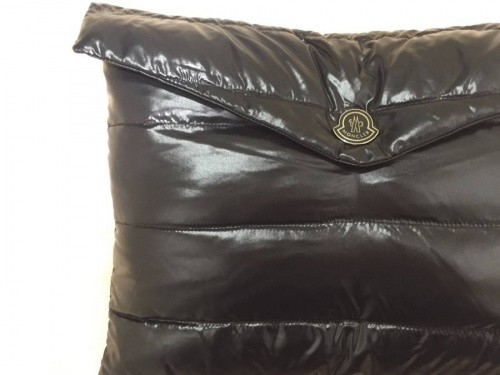 モンクレールのクラッチバッグ