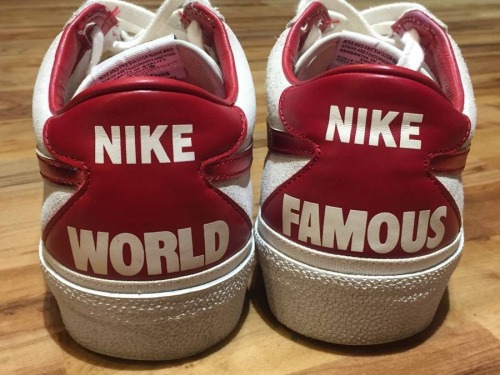 コラボのスニーカー