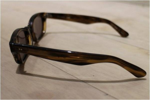 サングラスの橋本