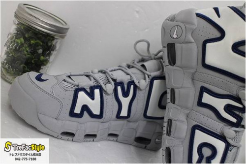 ナイキのモアテン