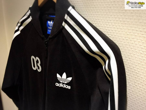 トラックジャケットのスポーツミックス