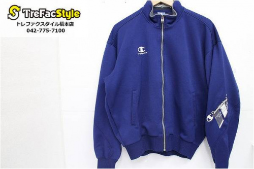 リーボックのトラックジャケット