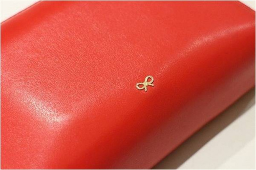 アニヤハインドマーチの財布