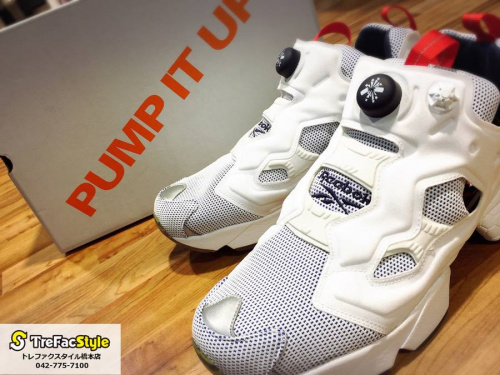 リーボックのスニーカー