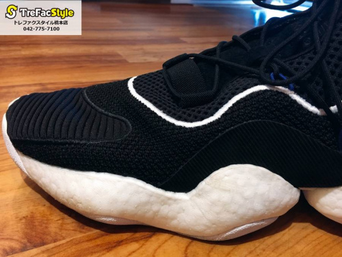 アディダスのスニーカー