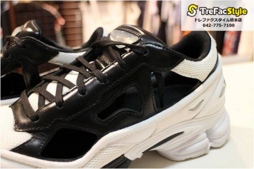 adidasのスニーカー