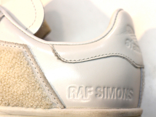 adidasのRAF SIMONS