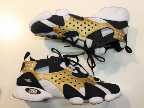 リーボックのスニーカー