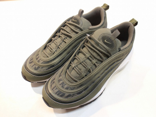 スニーカーのNIKE
