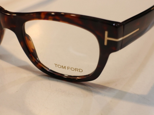 伊達眼鏡のメガネフレーム