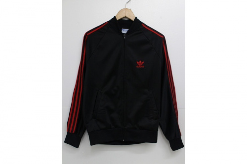 adidasのアディダス