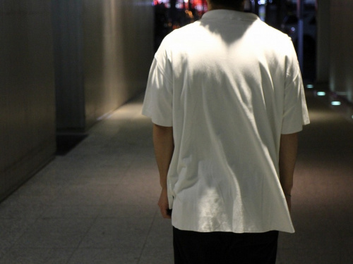 オーラリーのポロシャツ