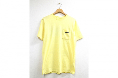 Tシャツのロゴアイテム