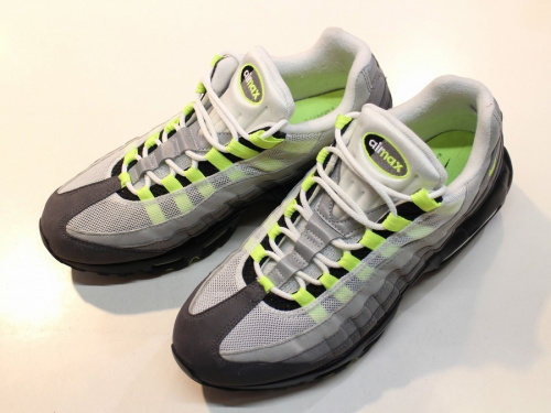 スニーカーのNIKE