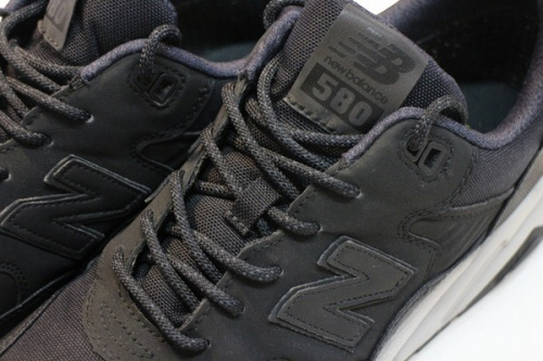 スニーカーのNEW BALANCE
