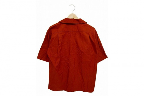 オーラリーのシャツ