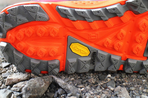 ハイカットスニーカーのハイテクススニーカー