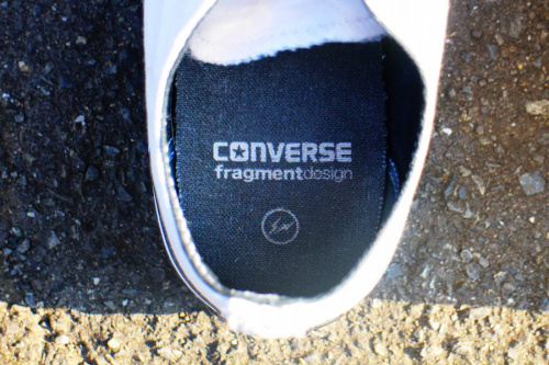 ダブルネームのスニーカー