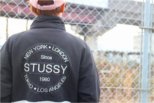 ステューシーのナイロンジャケット